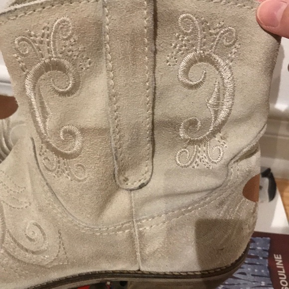 Cream Suede Western Ankle Booties with Tan Heart Accent - Picture 3 of 8